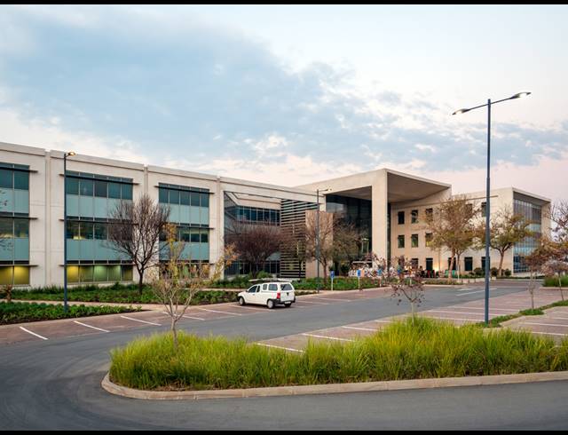 2,050M² OFFICE TO LET IN WATERFALL